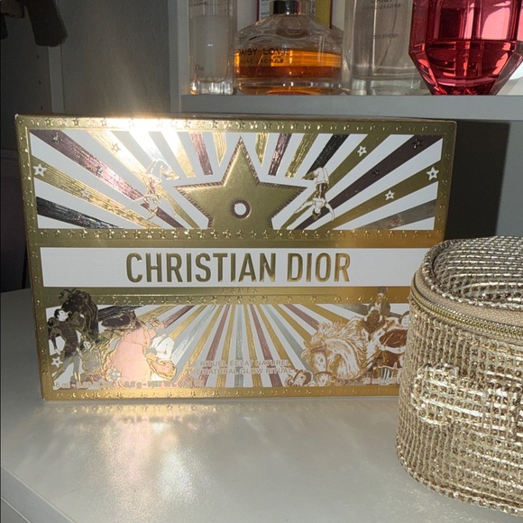 Gold Dior   Holiday 2025 Glitter makeup pouch with zippers - Picture 5 of 7